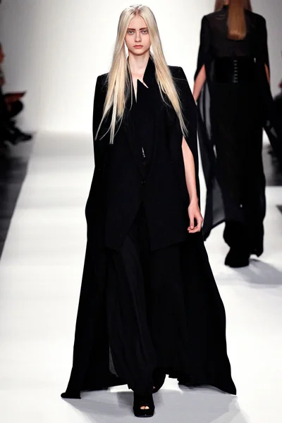 Look 32